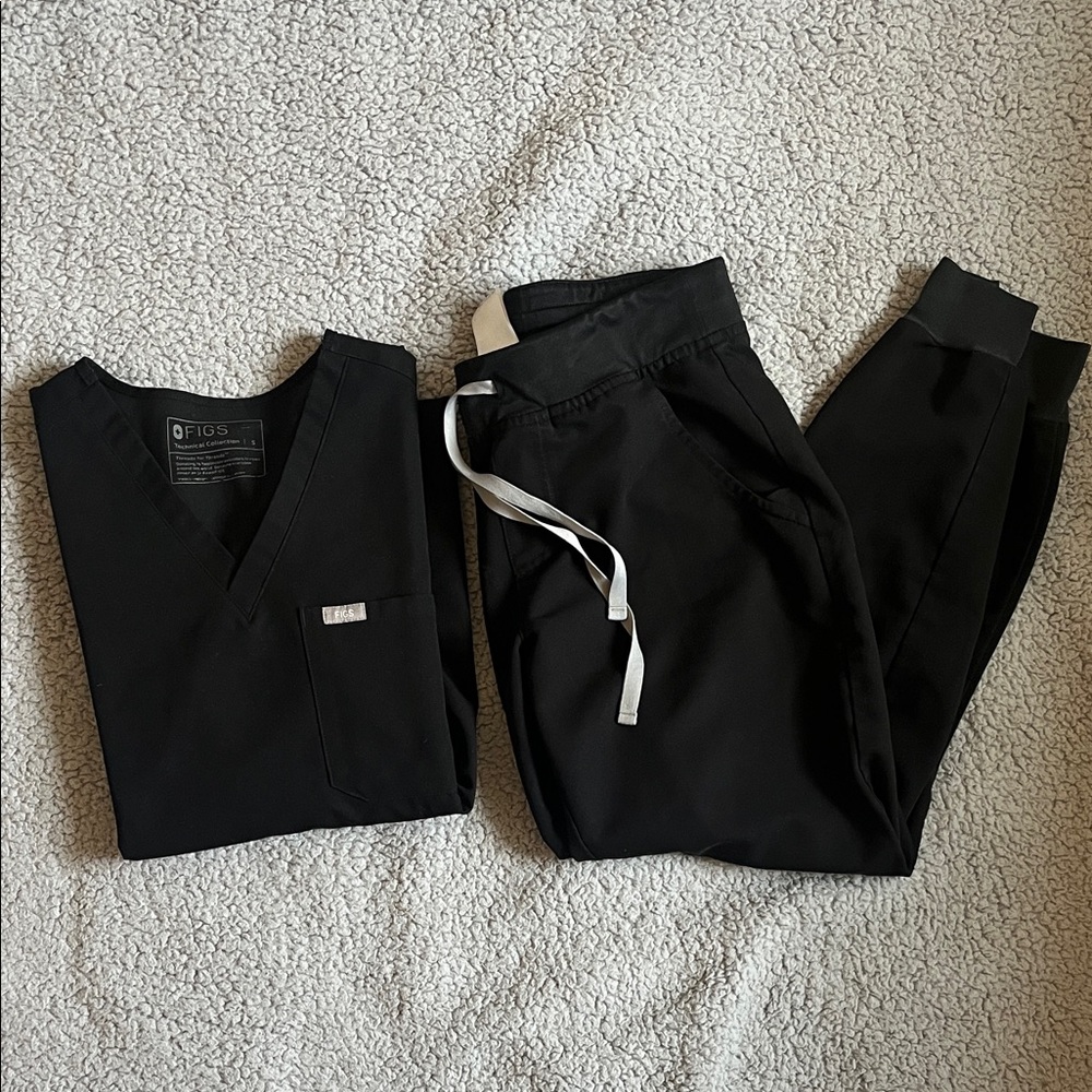 Figs Woman’s Black Scrub Set